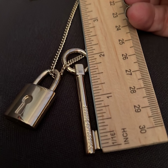 VICTORIA SECRET LOCK & KEY 🔐 NECKLACE - Picture 12 of 13